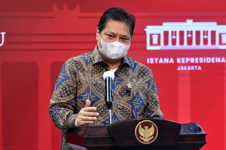 PPKM Luar Jawa-Bali Dilanjutkan, Airlangga: Daerah Tidak Penuhi Ambang Batas Target Vaksinasi Naik Satu Level