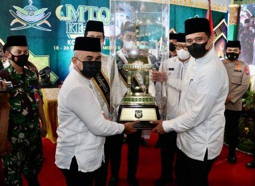 Penghargaan Walikota Medan kepada Pemenang MTQ Ke-55 Kota Medan