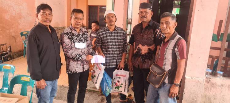 Ketua Pewarta Melayat dan Berikan Santunan di Jalan Langgar