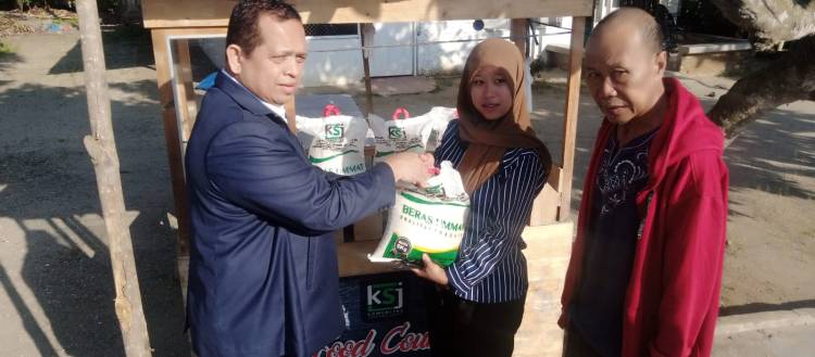 Sang Pejuang Duafa Kunjungi Rizky Anak Tukang Parkir 