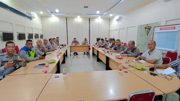 Polrestabes Kawal Kunker Menteri Koordinator Bidang Politik Hukum dan Keamanan di Medan