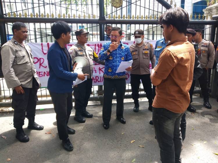  Polrestabes Medan Kawal Aksi Unjuk Rasa Mahasiswa Anti Korupsi di Kantor Gubernur dan DPRD Sumut