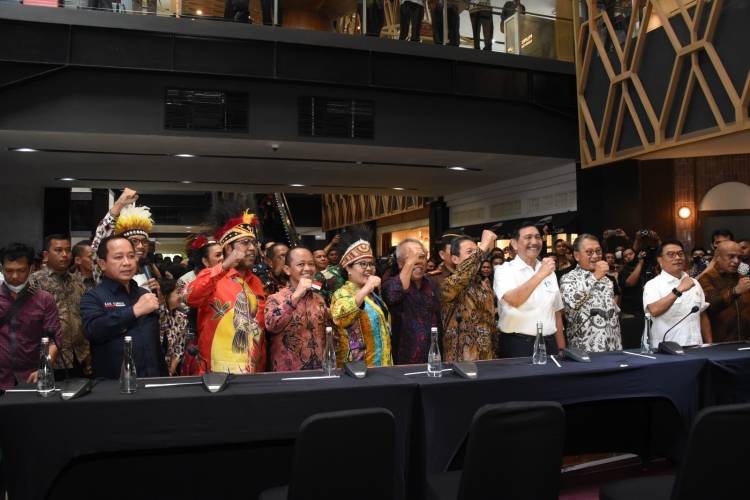 Kepala Bakamla RI Hadiri Peluncuran Penyelenggaraan Sail Teluk Cendrawasih