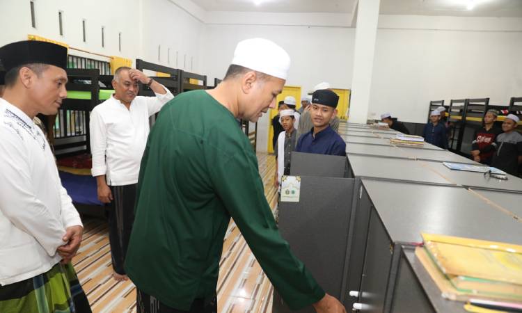 Kunjungi Pesantren Al-Bi&rsquo;tsatul Islamiyah, Ijeck: Senangkan Hati Orang Tua Kalian
