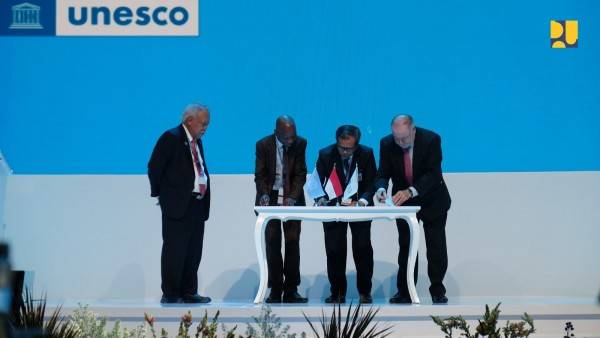 Pemerintah Indonesia, WWC, dan UNESCO Tanda Tangani Nota Kesepahaman Kerja Sama Penyelenggaraan World Water Forum ke-10