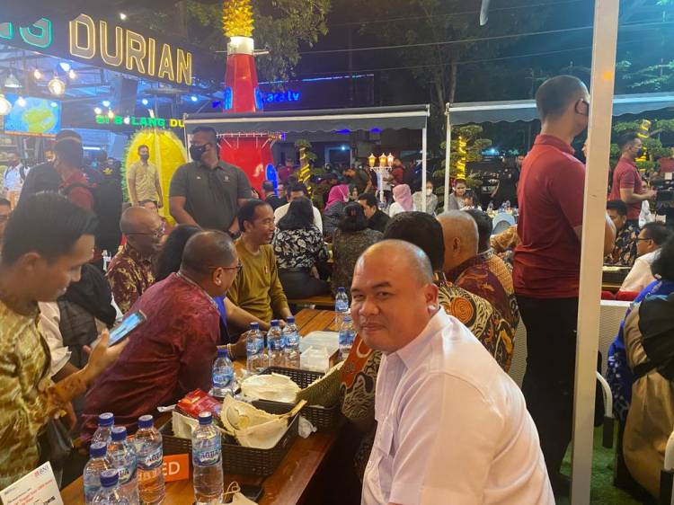 Ketua KADIN Medan Ikut Makan Durian Si Bolang Bersama Presiden Jokowi