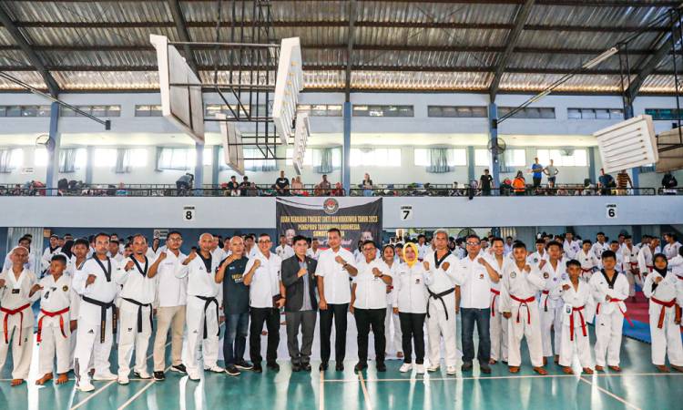  Jadi Taekwondoin DAN V Internasional Perempuan Pertama, Ijeck Apresiasi Prestasi Nurni Sulaiman