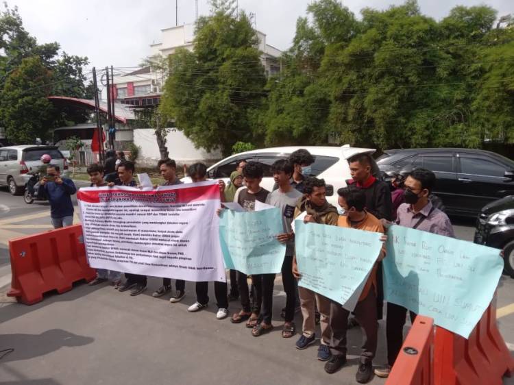 Terkait Polemik Penelitian Dosen, Aliansi Mahasiswa Penyelamat UINSU Geruduk Mapolrestabes Medan
