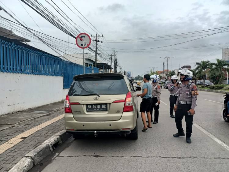 Ditlantas Polda Sumut Kembali Tindak Pelanggar di Jalan SM Raja Medan, 33 Pool Bus Disegel