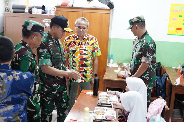 Panglima TNI Tinjau Program Makan Bergizi Gratis di Cimahi Jawa Barat