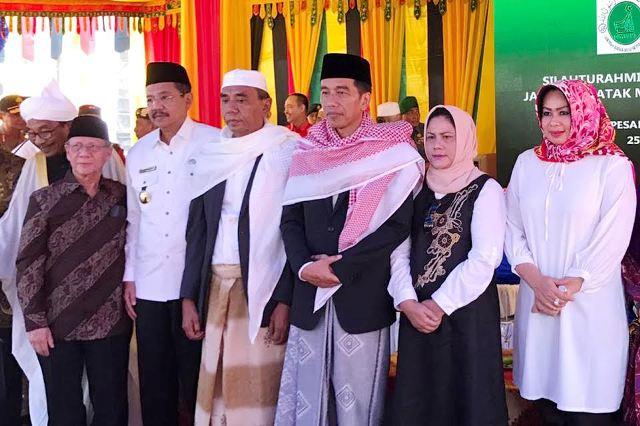 Hadiri Silatnas di Ponpes Musthafawiyah, Jokowi Kagum dengan Masyarakat Madina