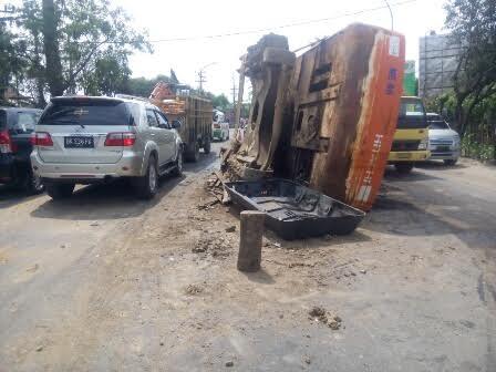 Eskavator Terbalik, Jalinsum Tanjung Morawa Medan Macet 500 Meter