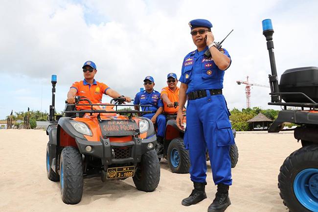 Patroli ala Baywatch Polda Bali Kawal Liburan Raja Salman dan Rombongan