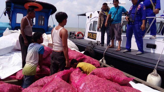 Kapal Patroli Ditpolair Poldasu Kembali Berhasil Tangkap Bawang Ilegal Selundupan