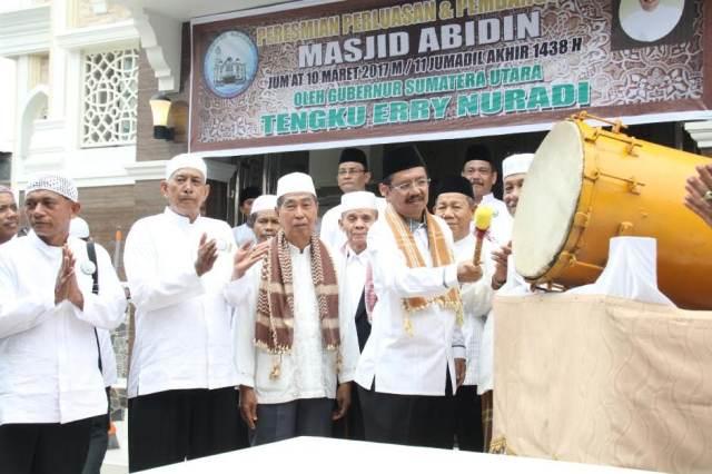 Gubsu Resmikan Masjid Abidin di Jalan Brigjen Katamso Medan