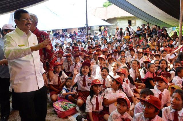 Peringatan Hari Air Sedunia, Gubsu Baca Puisi untuk Anak-anak di Samosir