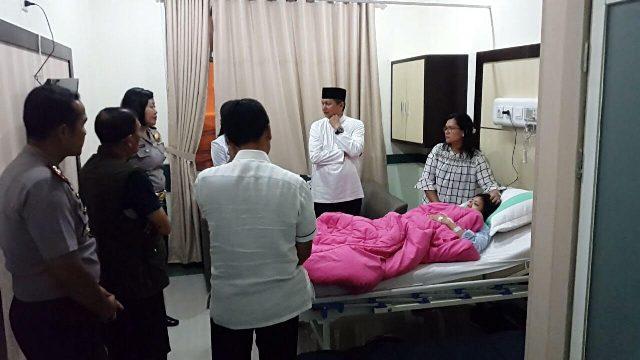 Kapoldasu Jenguk Bripda Winda yang Ditabrak Angkot di Simpang USU