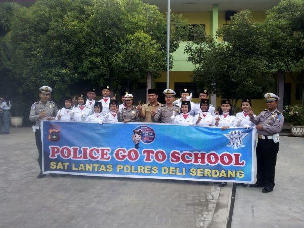 Tekan Angka Kecelakaan, Sat Lantas Polres Deli Serdang Sosialisasi ke SMU 1 Lubuk Pakam