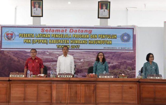 PKK Humbahas Latih Pengelola Program dan Penyuluh di Desa Percontohan dan Binaan