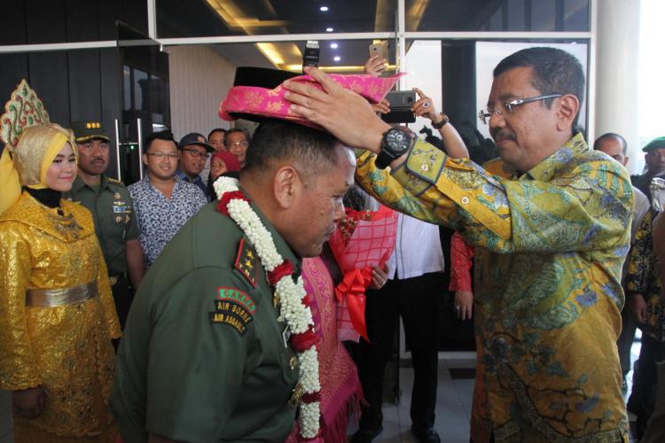Sambut Pangdam Cucu Sumantri, Gubernur Sumut Erry Minta Sinergitas Pemprovsu dan Kodam Ditingkatkan