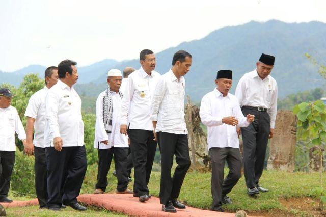 Sejak Dikunjungi Presiden Jokowi, Makam Ini Terus Ramai Pengunjung