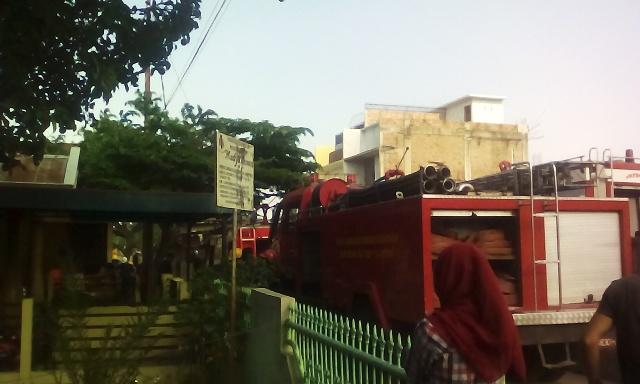 Kebakaran Hanguskan Rumah Semi Permanen di Jalan Bajak V, Gang Bahagia Amplas Sore Ini