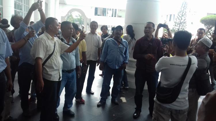 Kecam Pemukulan Oleh Satpol PP, Jurnalis di Medan Aksi di Kantor Gubernur Sumut