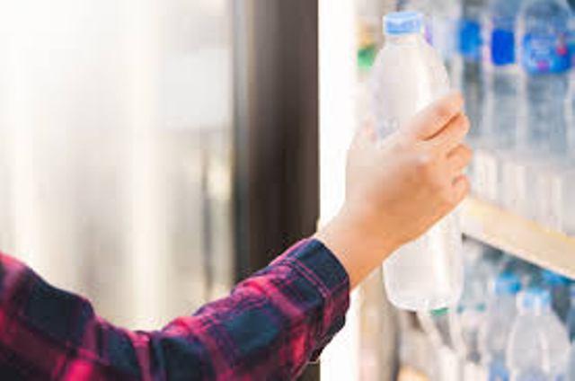 Temuan Zat Mikroplastik di Air Kemasan, BBPOM Akan Kaji Ulang