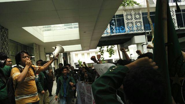Pemerintah Naikkan Harga Pertalite, Mahasiswa Demo DPRD Sumut