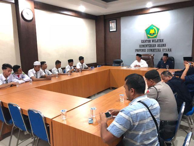 Tak Mau Kepala Sekolah Diganti, Siswa/Siswi MAN 2 Model Medan Gelar Aksi Damai