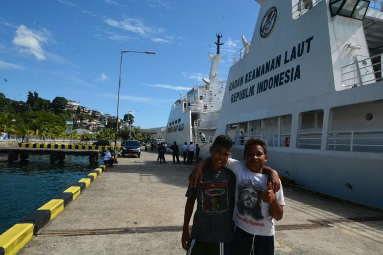 Rizki dan Mesak, Remaja Cinta Bahari Kagum dengan Kapal Bakamla RI