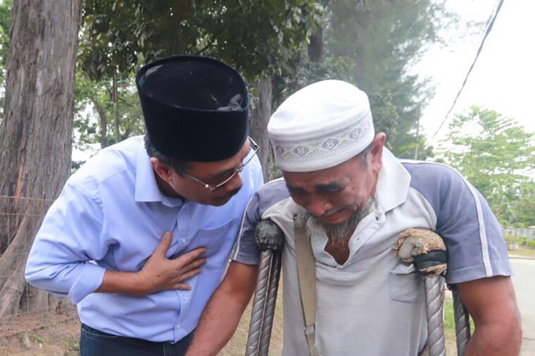 Pengemis Ini Menangis Saat Bertemu Djarot