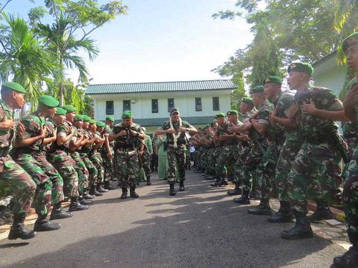 Yel Yel Yonif 133/YS, Sambut Kunker Pangdam I/BB ke Korem 032/Wirabraja