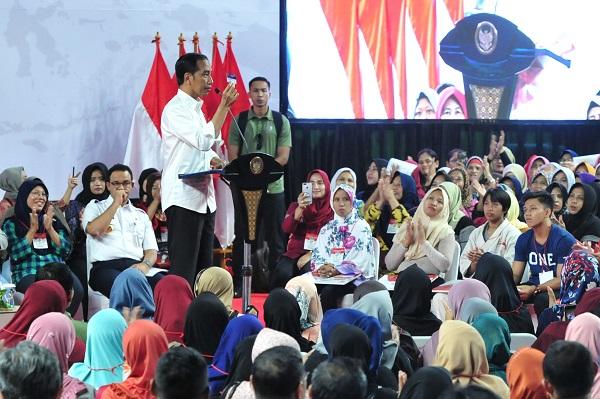 Presiden Jokowi: Setalah SD, SMP, SMA/SMK, Tahun Depan Akan Dikeluarkan KIP untuk Kuliah