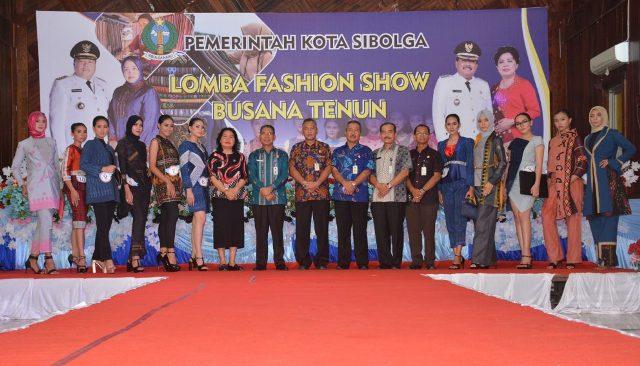 Meriahkan Hari Jadi ke-319, Pemko Sibolga Gelar Lomba Fashion Show Busana Tenun