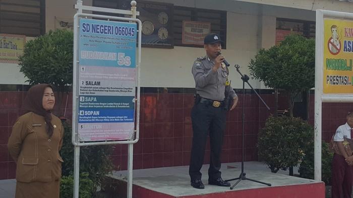 Upacara Bendera SDN 066045 Melur Raya Dipimpin Bhabinkamtibmas Polsek Helvetia