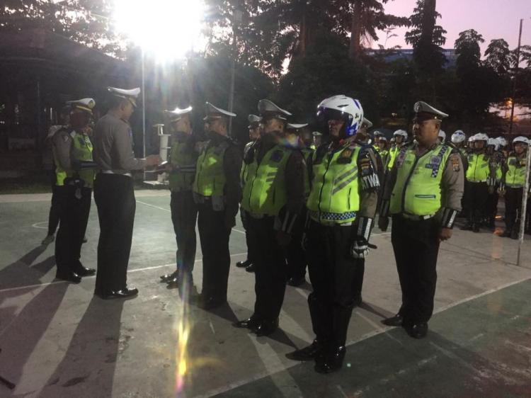 Sukses Tegakkan Aturan, Kasat Lantas Polrestabes Medan Berikan Reward kepada Anggota Berprestasi