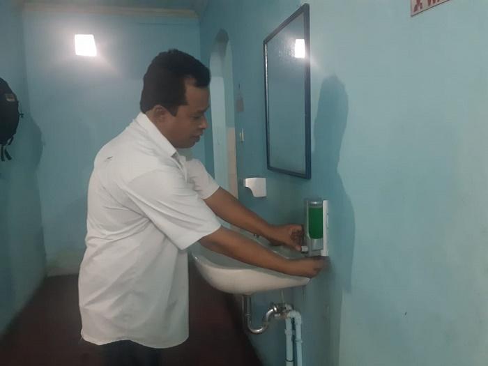 Satlantas Polrestabes Medan Ajak Pengunjung dan Personil Cuci Tangan, Cegah Penyebaran Covid-19