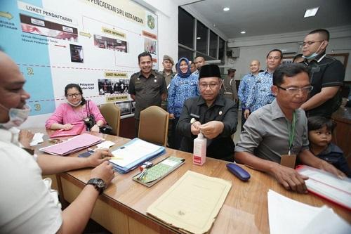 Plt Walikota Medan Tinjau Penggunaan Hand Sanitizer