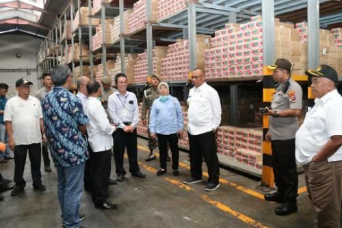 Cek Ketersediaan Pangan, Plt Walikota Medan Tinjau Gudang Bulog