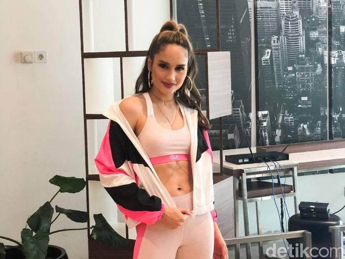 Cinta Laura: Aku Tahu Kamu Bosan di Rumah