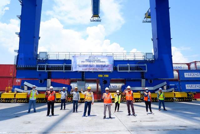 Pelindo 1 Buka Rute Peti Kemas Internasional Perdana di Pelabuhan Kuala Tanjung Batubara