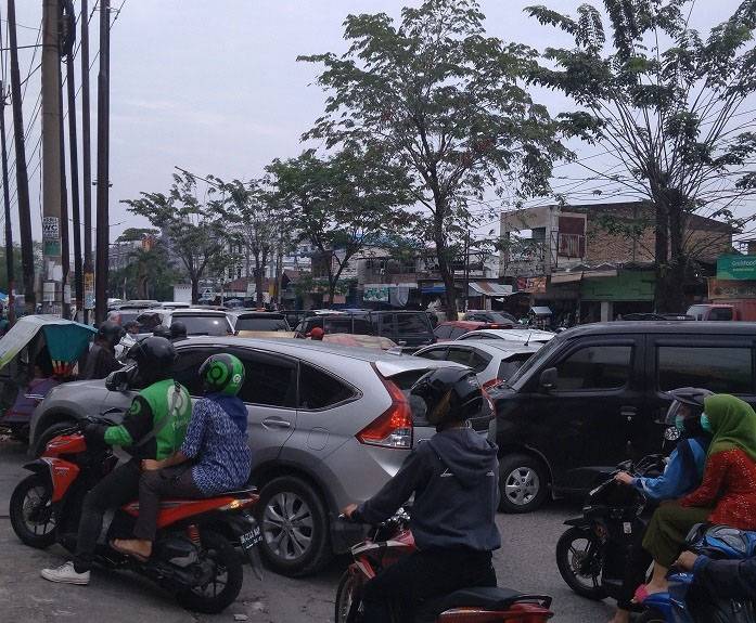 Polisi Tutup Jalan SM Raja hingga Sakti Lubis Medan untuk Antisipasi Covid-19, Situasi Macet Total