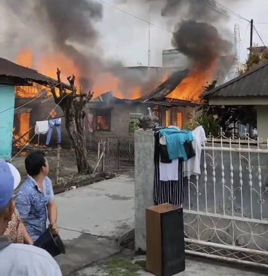 Kebakaran di Jalan Denai Gang Rukun Hanguskan 3 Rumah Warga