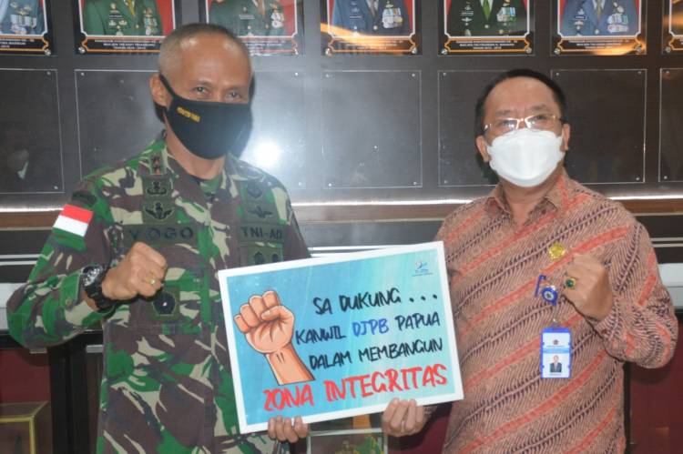 Pangdam XVII/Cenderawasih Terima Kunjungan Kerja dan Penghargaan dari Kepala Kanwil DJKN Papua, Papua Barat dan Maluku