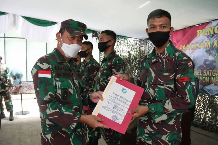 Apresiasi Satgas Pamtas Berhasil Gagalkan Narkoba, Pangdam XII/Tpr Bersepeda 310 Kilometer