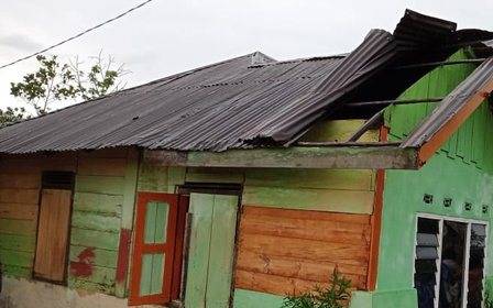 Pemkab Taput Bantu Perbaikan Rumah Korban Puting Beliung