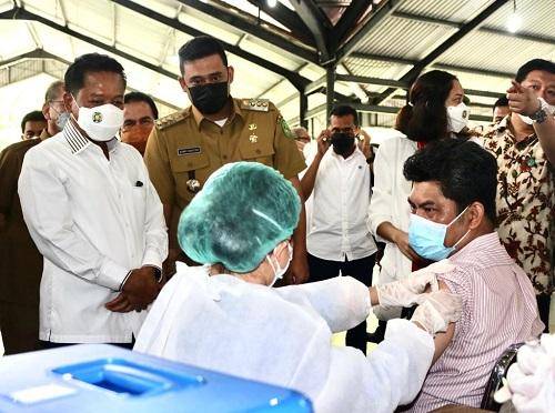 Vaksinasi Massal di USU, Rektor Muryanto Amin Ucapkan Terima Kasih kepada Wali Kota Medan