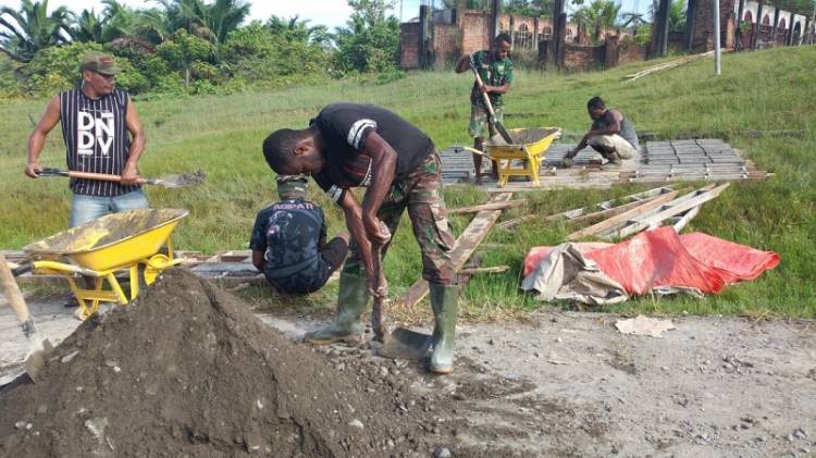 Gencarkan Pembuatan Batako, Kodim Boven Digoel Didukung Masyarakat Laksanakan Giat TMMD ke-110