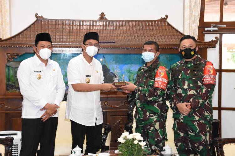 Danrem Minta Bupati Sidoarjo Bersinergi Tangani Pandemi